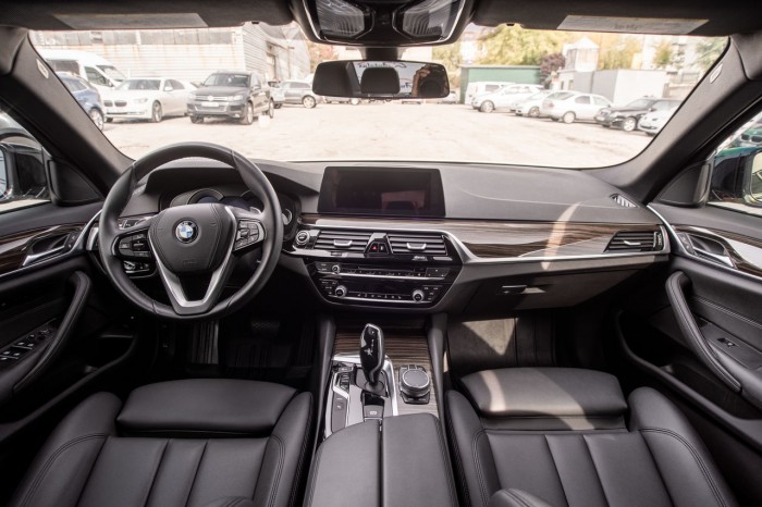 BMW 5 Series, 2018 an photo 10