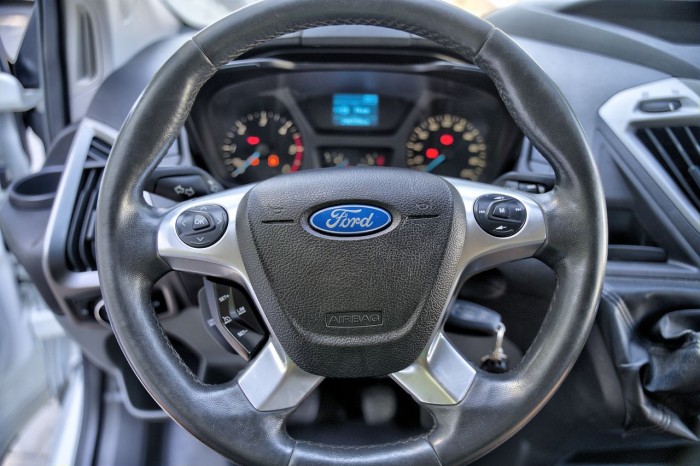 Ford Custom 2013 photo 10