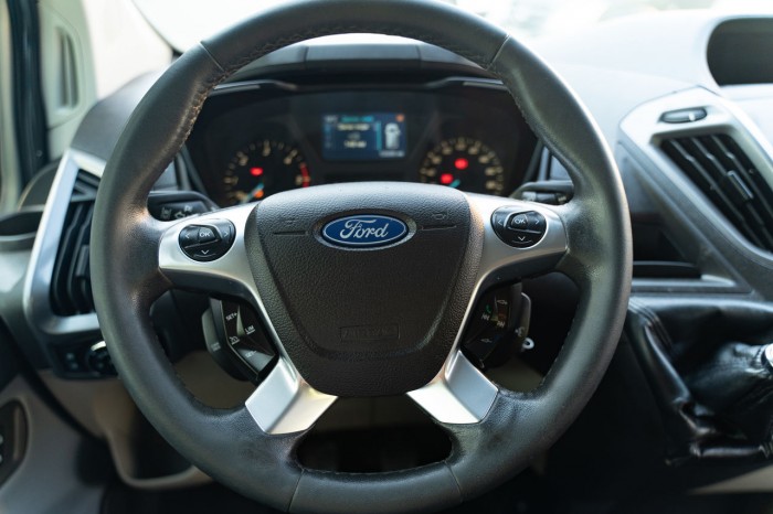 Ford Custom, 2015 photo 14