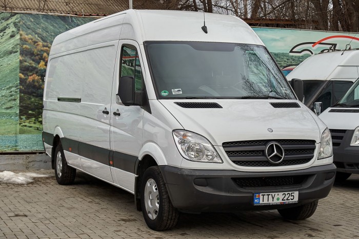 Mercedes Sprinter 319 MAXI, 2013 an photo