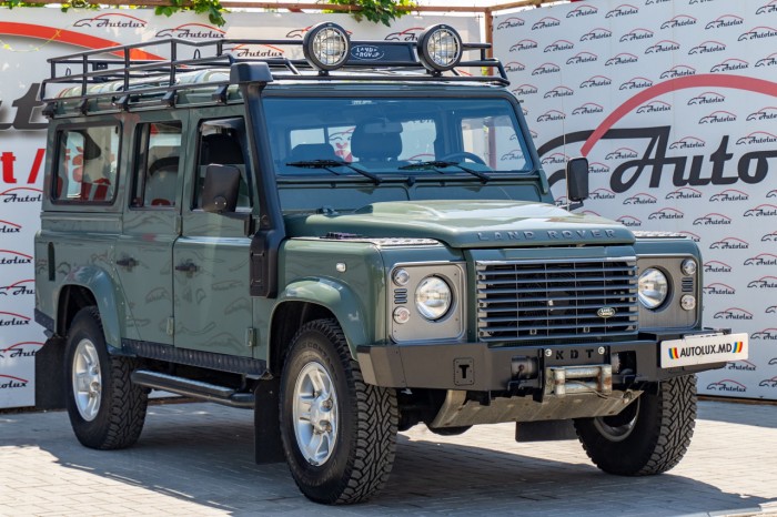 Land Rover Defender, 2012 an photo