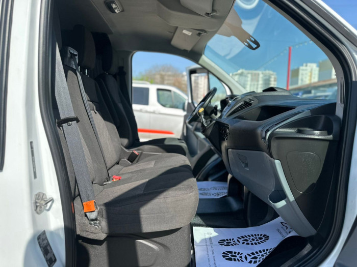 Ford Transit photo 4