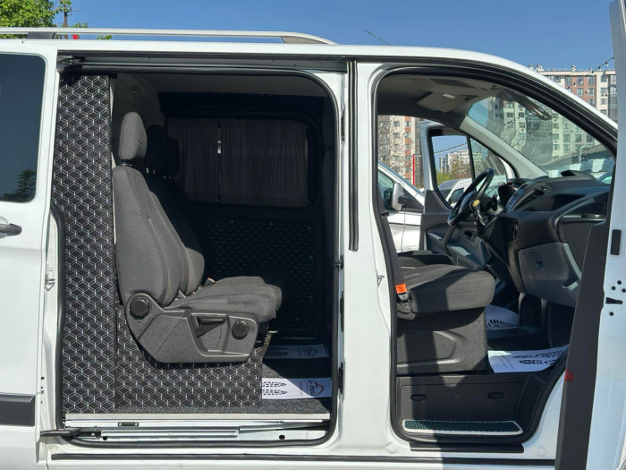 Ford Transit photo 7