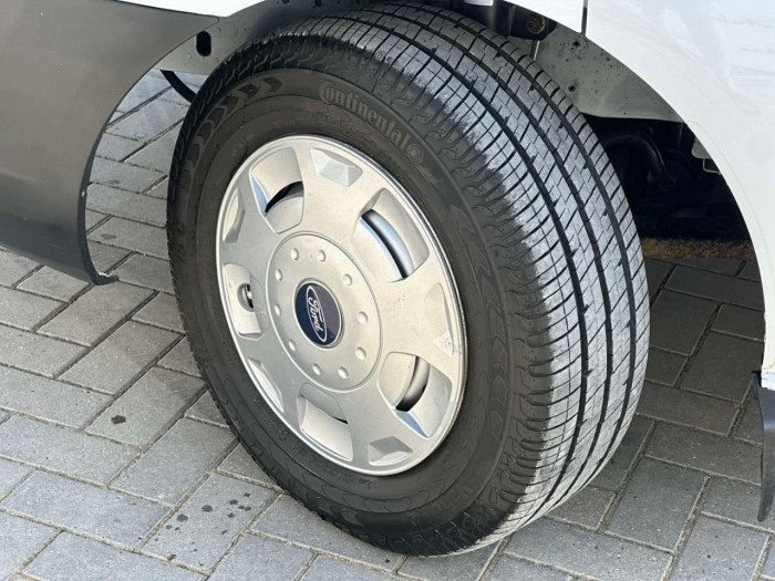 Ford Transit photo 8