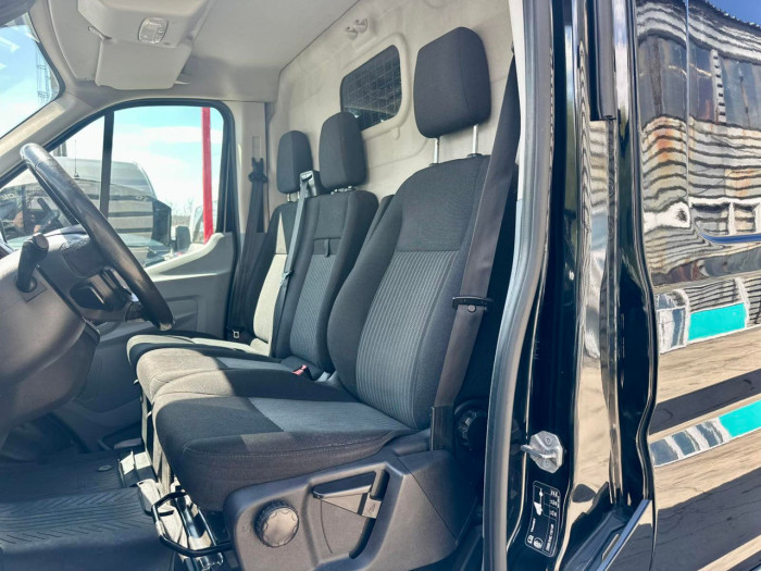 Ford Transit photo 8