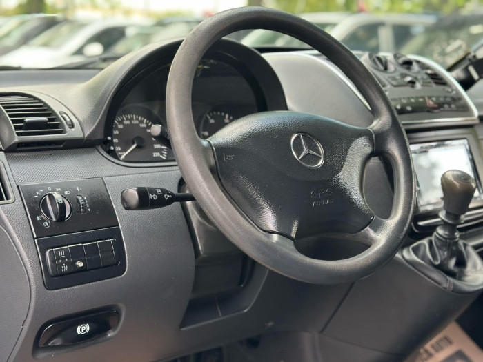 Mercedes Vito 113 photo 12