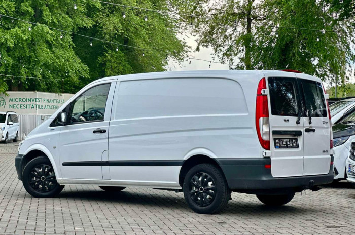 Mercedes Vito 113 photo 2