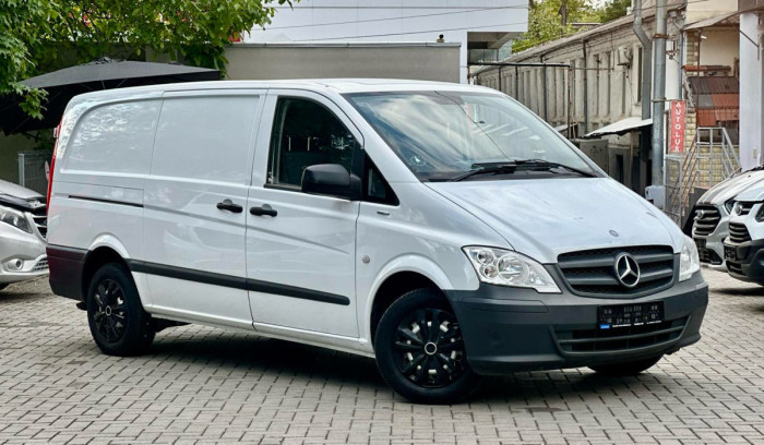 Mercedes Vito 113 photo 3