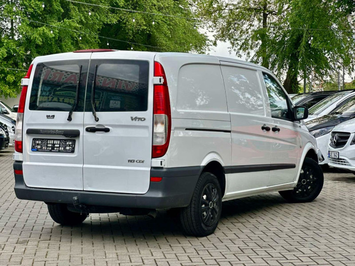 Mercedes Vito 113 photo 4