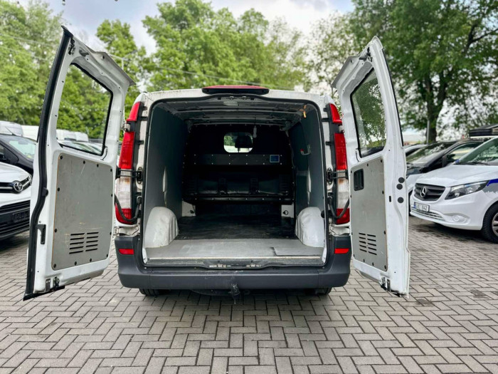 Mercedes Vito 113 photo 5