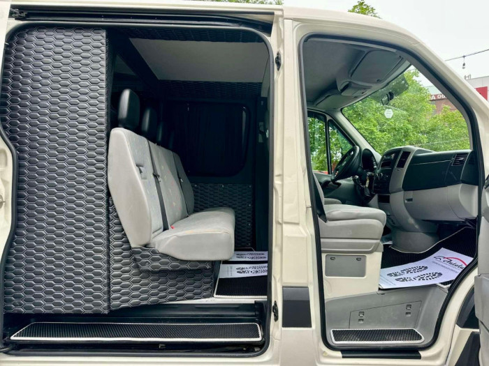 Volkswagen CRAFTER  cu 6 locuri photo 6