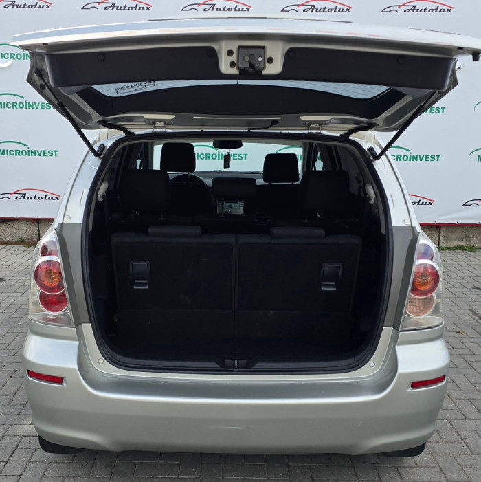 Toyota Corolla Verso an. 2005 photo 6