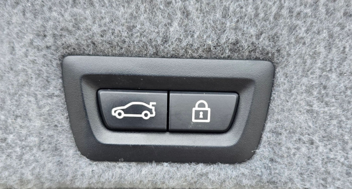 BMW 7 Series an. 2011 photo 12