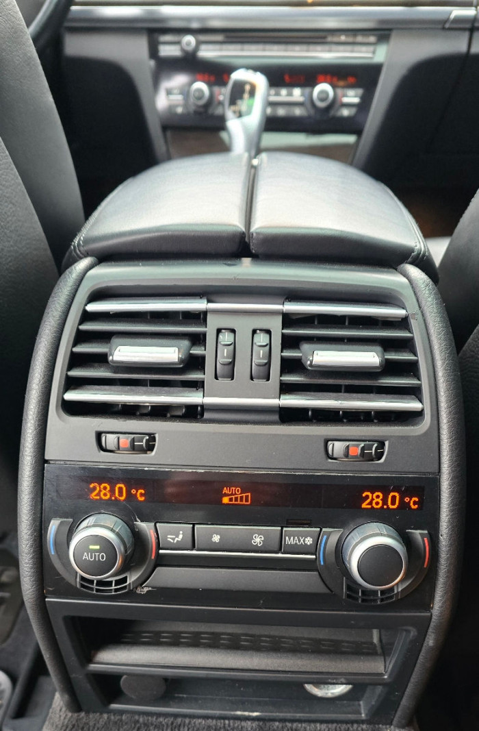 BMW 7 Series an. 2011 photo 9