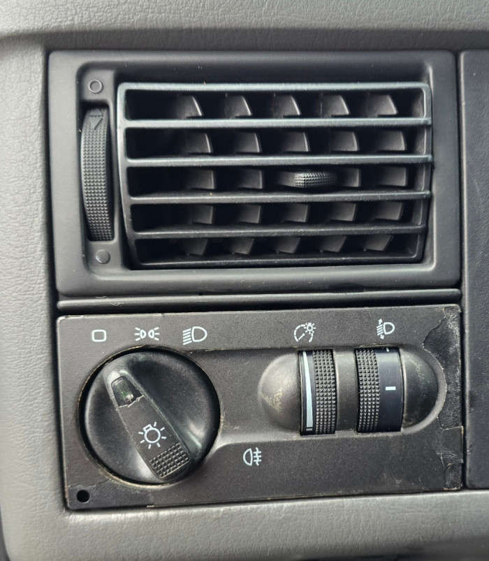 Volkswagen Caravella an. 2003 photo 11