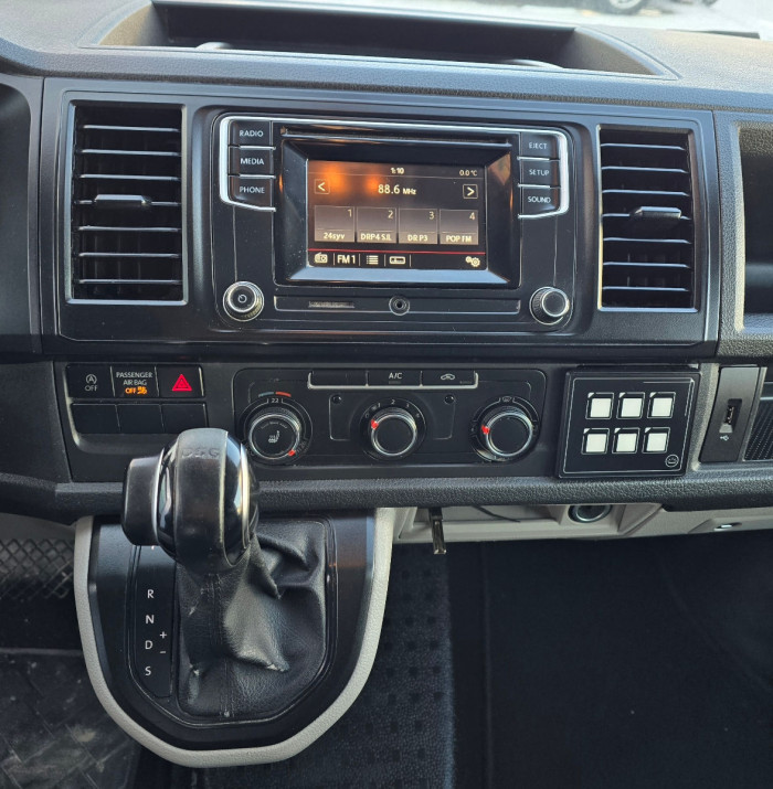 Volkswagen Transporter  an. 2018 photo 6