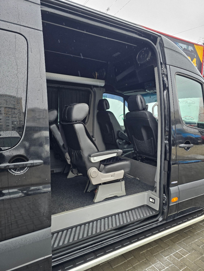 Mercedes Sprinter photo 11