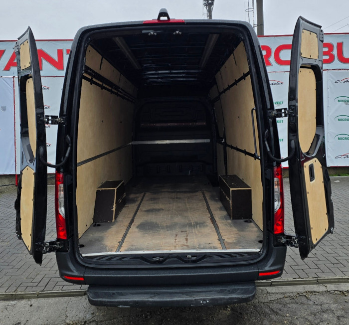 Mercedes Sprinter photo 13