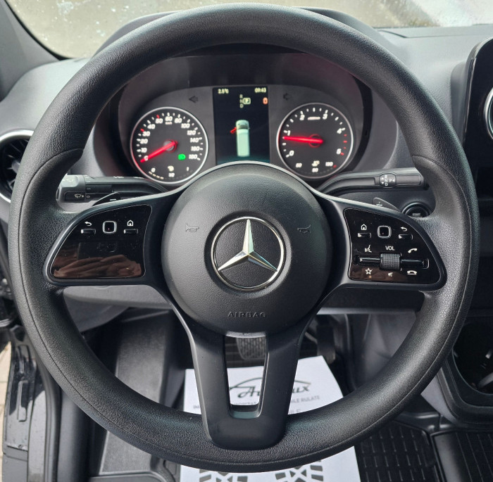 Mercedes Sprinter photo 8