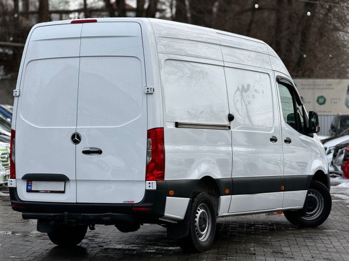 Mercedes Sprinter photo 3