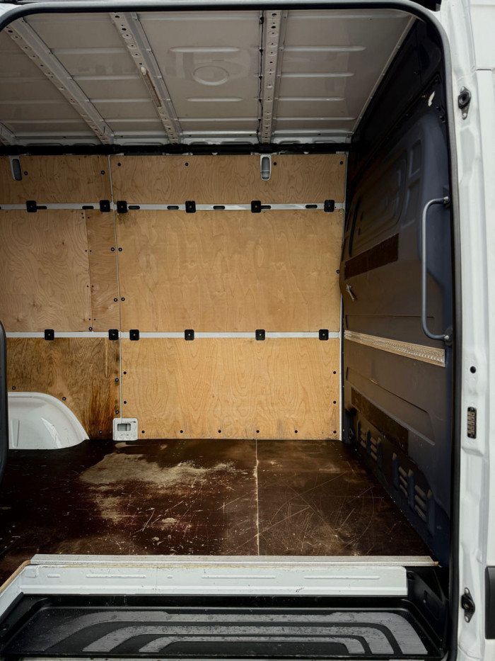 Mercedes Sprinter photo 8