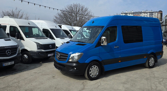 Mercedes Sprinter photo
