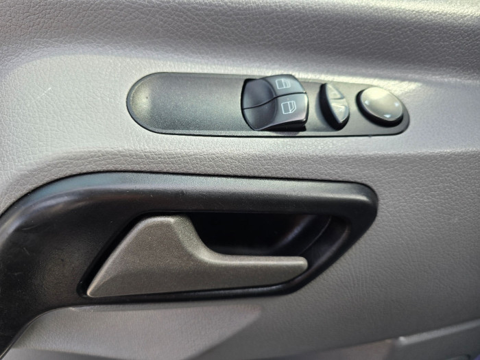 Mercedes Sprinter photo 13
