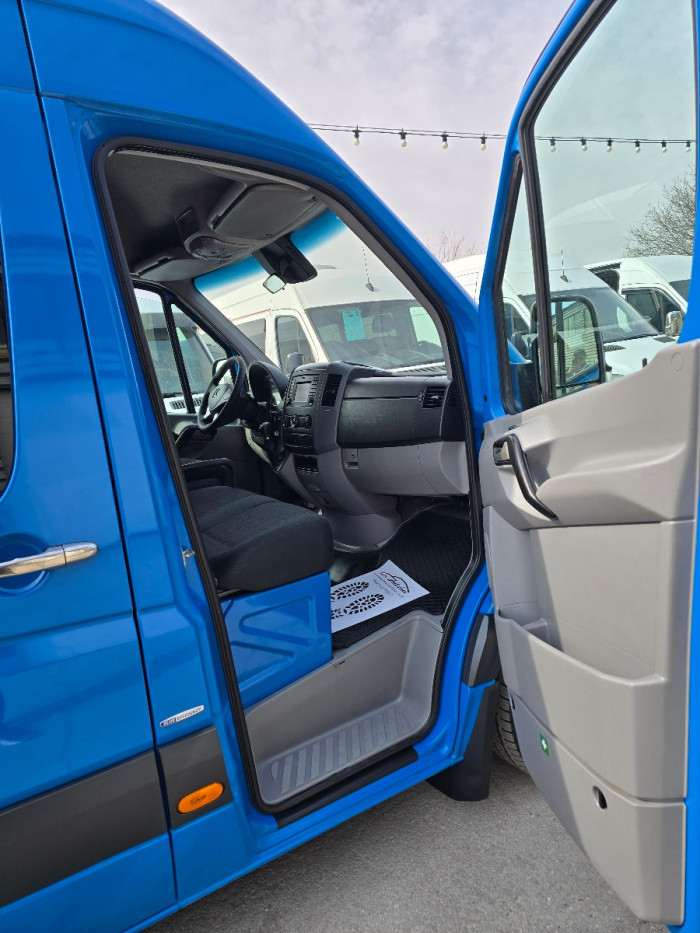Mercedes Sprinter photo 14