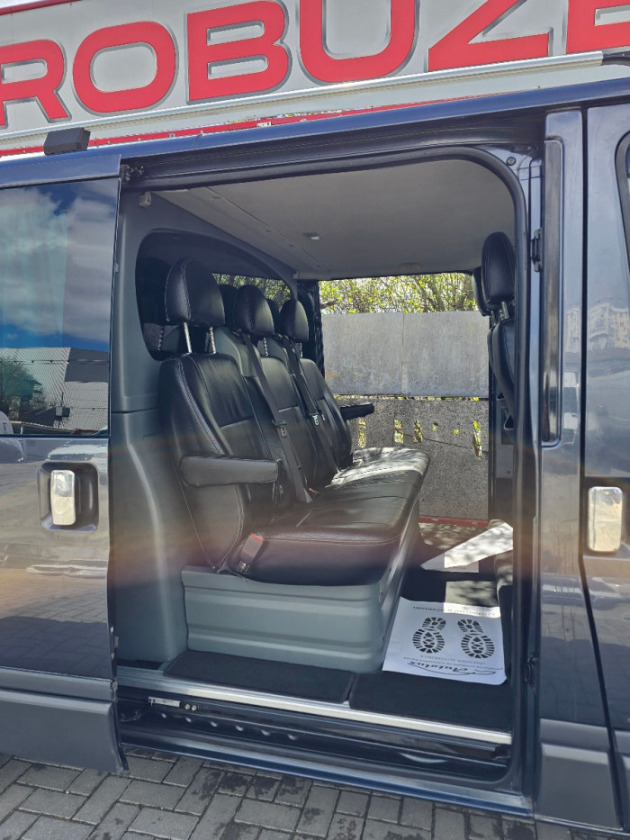 Ford Transit photo 10
