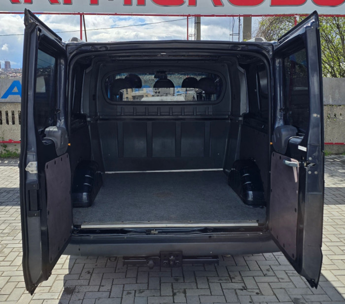 Ford Transit photo 12