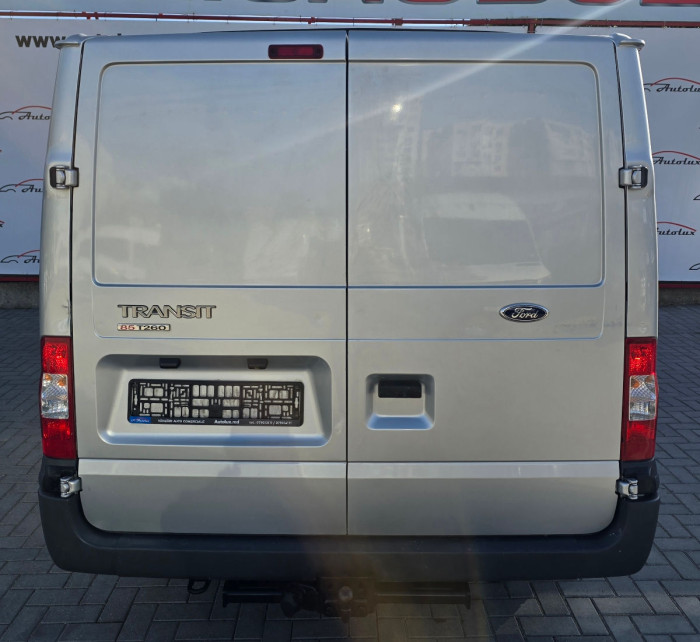 Ford Transit photo 10