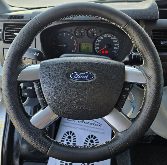 Ford Transit photo 7