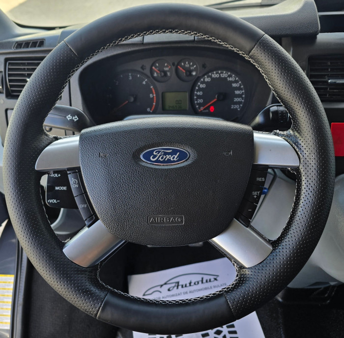 Ford Transit photo 7