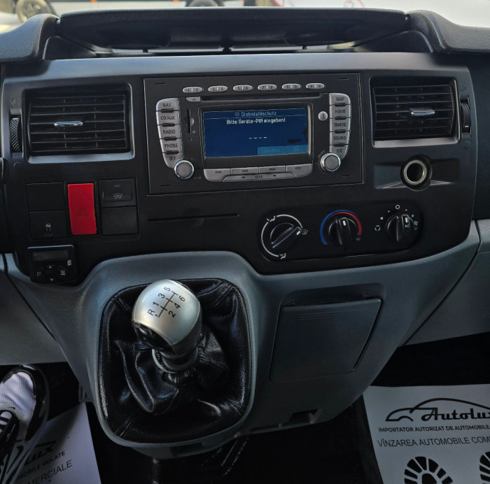 Ford Transit photo 8