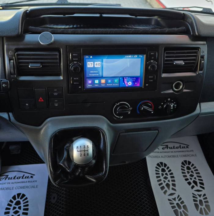 Ford Transit photo 8