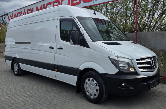 Mercedes Sprinter photo 1