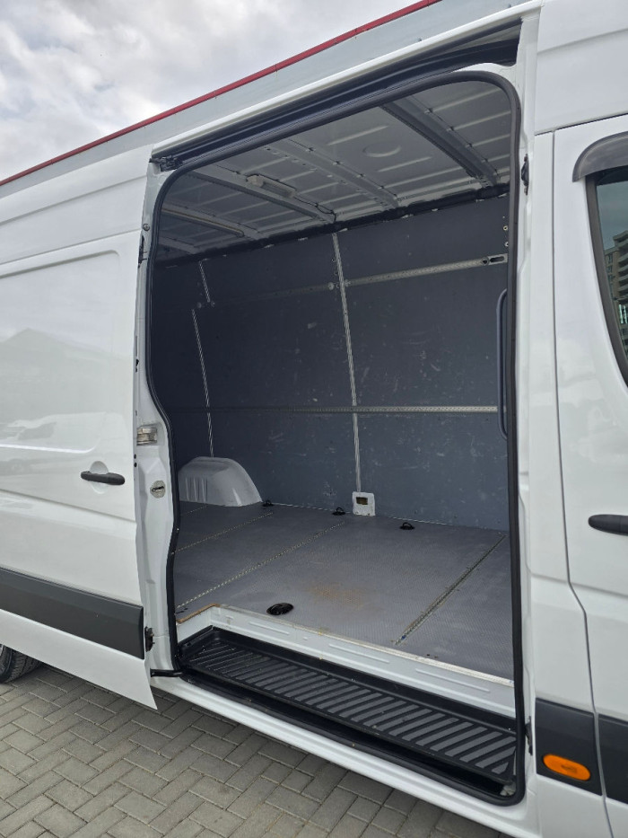 Mercedes Sprinter photo 10