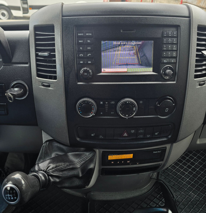 Mercedes Sprinter photo 8