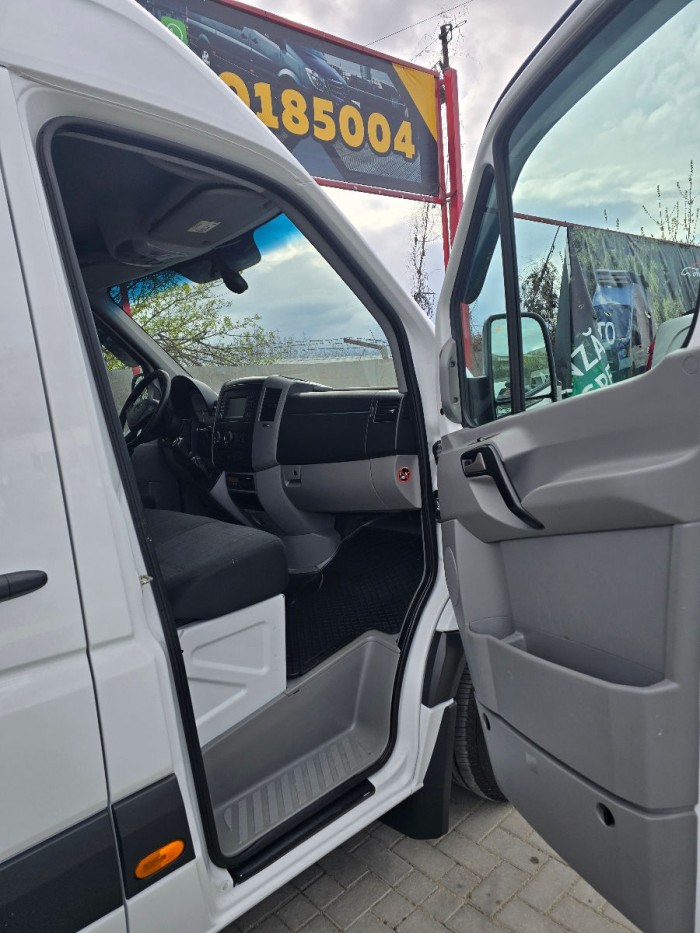 Mercedes Sprinter photo 9