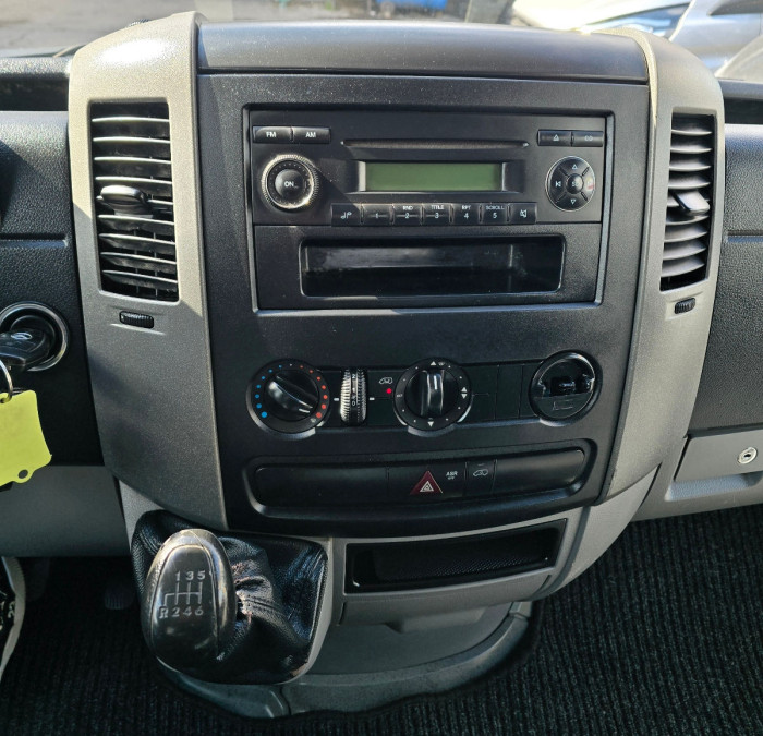 Mercedes Sprinter photo 8