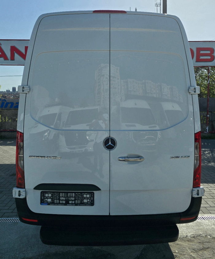 Mercedes Sprinter photo 10