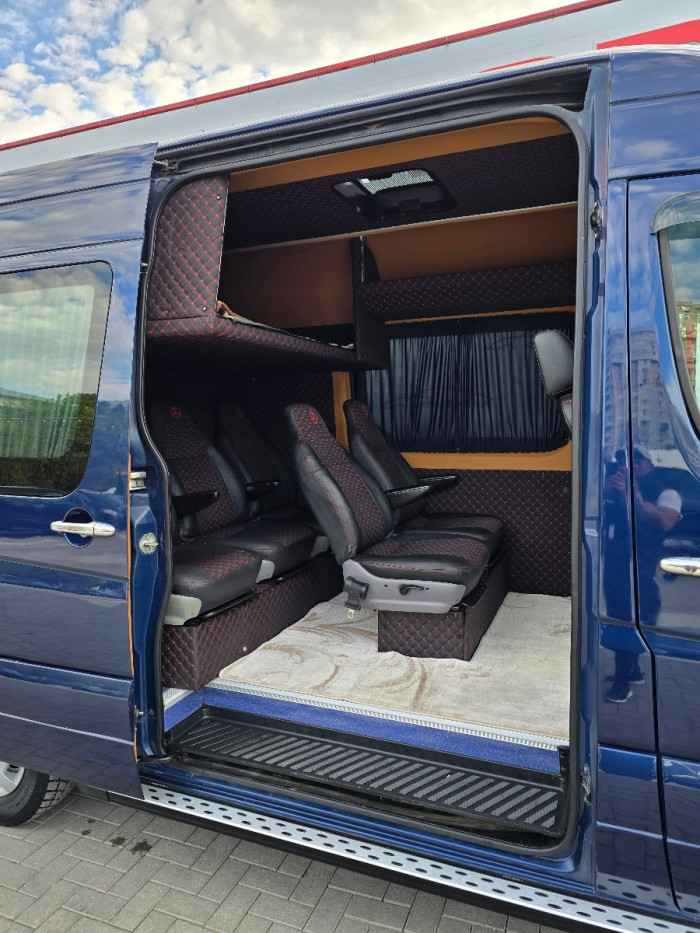 Mercedes Sprinter photo 13