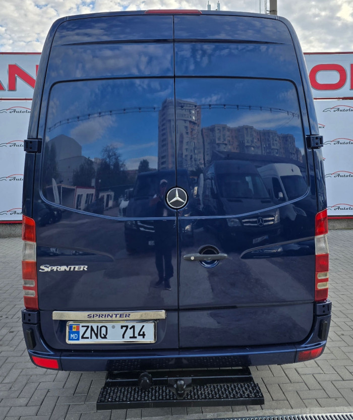 Mercedes Sprinter photo 15