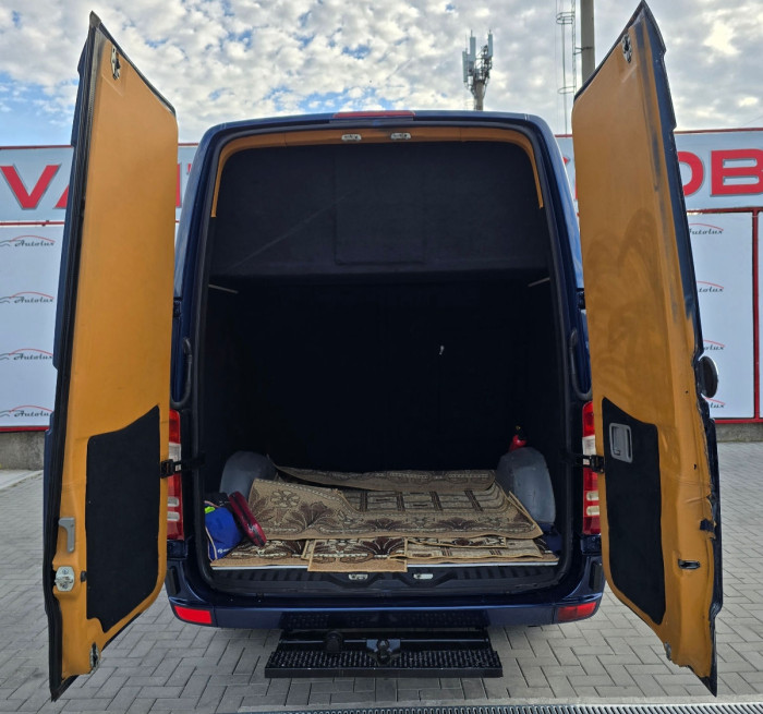 Mercedes Sprinter photo 16