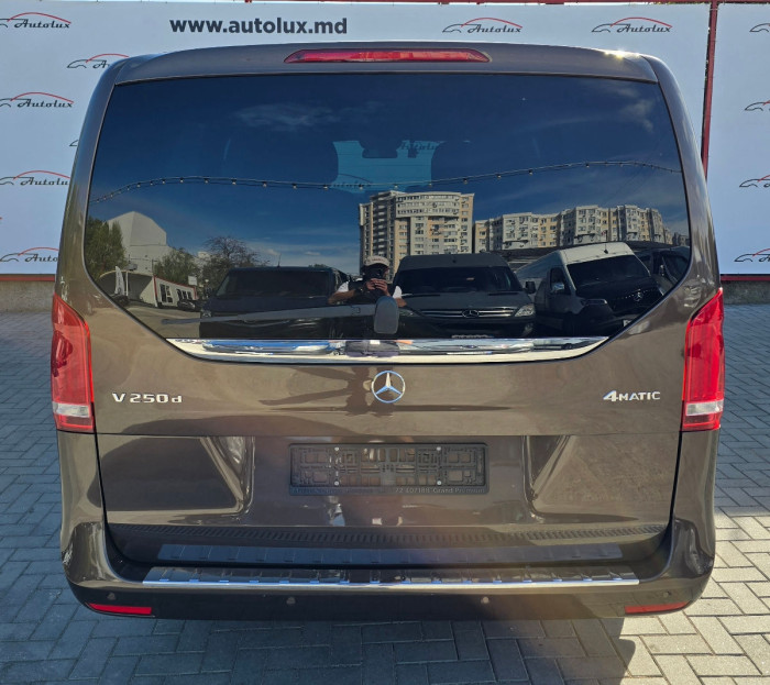 Mercedes V Class 250 photo 14