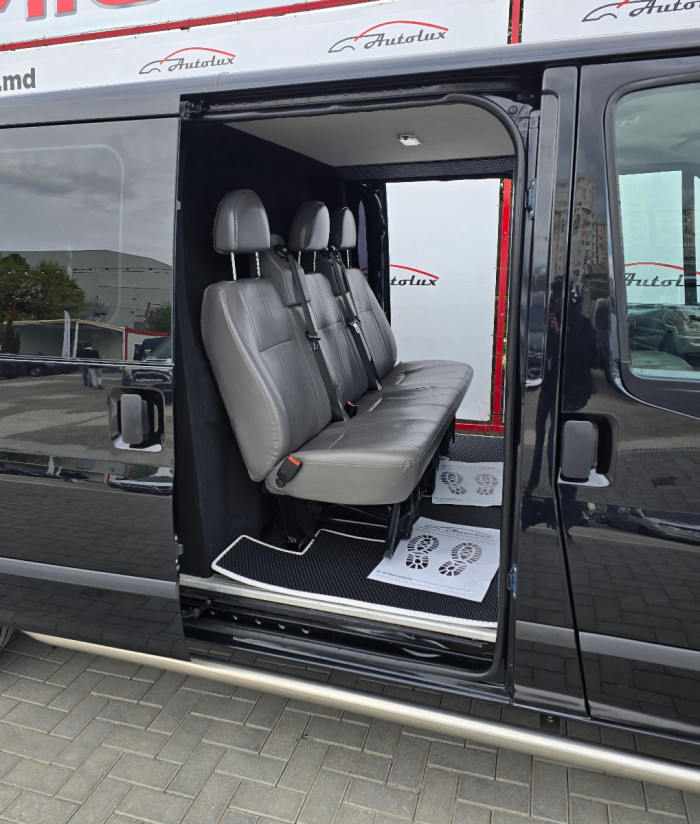 Ford Transit photo 11