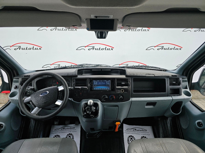 Ford Transit photo 14