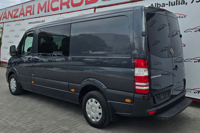 Mercedes Sprinter photo 3