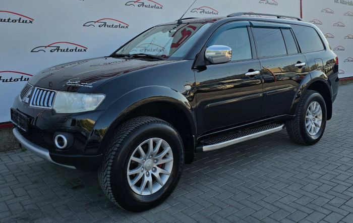 Mitsubishi Pajero photo 2