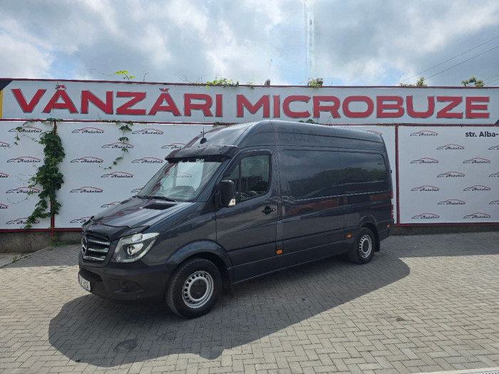 Mercedes Sprinter photo